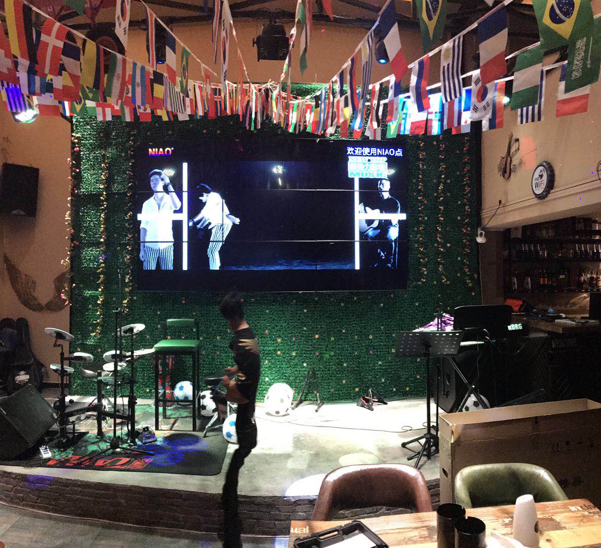 東莞某音樂餐廳拼接屏項(xiàng)目
